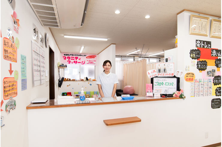 スタッフ紹介 (2)